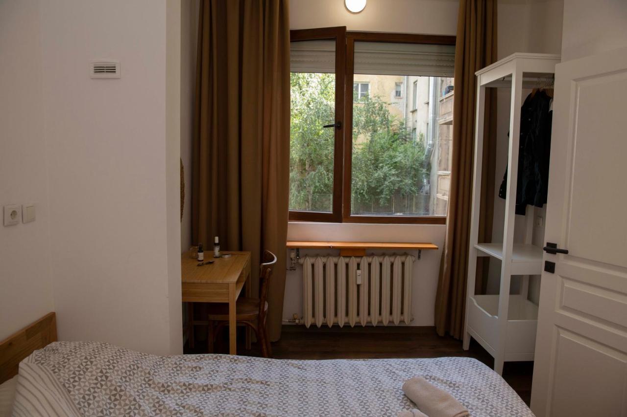 Central Sofia 3-Bedroom Apartment - Urban Art Gallery - Free Parking! Exterior photo